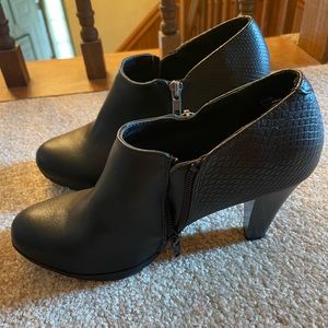 Brand New With Tags White Mountain Booties in Black Size 7.5
